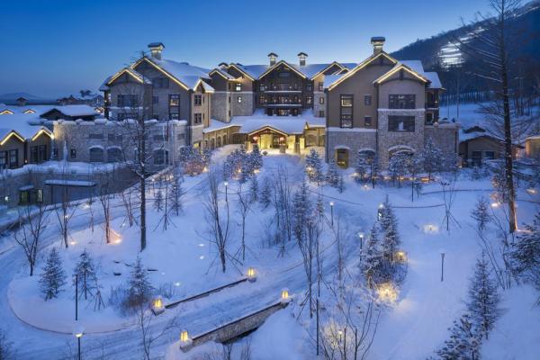 飞猪双11:万达长白山凯悦/柏悦酒店1晚 双人滑雪 温泉水乐园