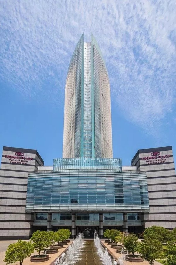 周末节假日不涨价无锡城中皇冠假日酒店1晚套餐2大1小早餐晚餐门票