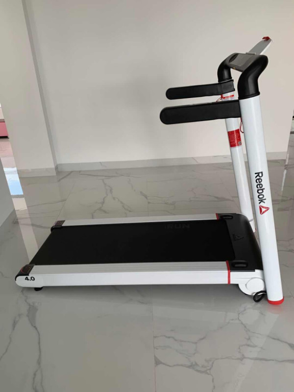 reebok锐步irun40家用静音全折叠跑步机象牙白