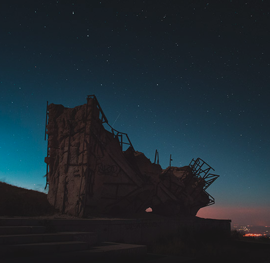 挪威艺术家 奥斯汀·艾斯普隆 作品 《冬眠 6号》Hibernate no.6