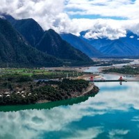 多布湖畔！林拉公路旁！林芝华侨城南山国际汽车营地 丛林帐篷大床房1晚（含早+自助烧烤套餐+丛林探秘徒步 +藏装体验）