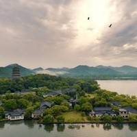 睡进西湖里！三面环湖，揽尽西湖七景，私享20万㎡园林！浙江西子宾馆·汪庄