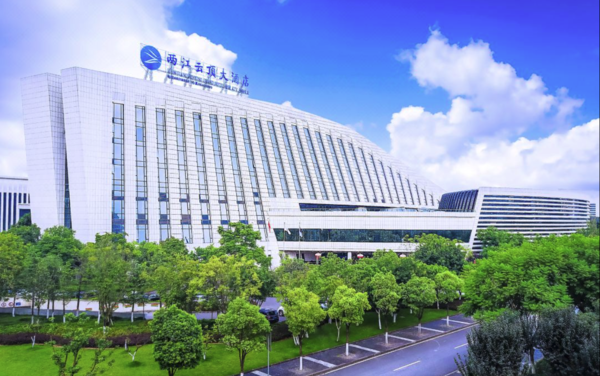 周末节假日不加价重庆两江云顶大酒店豪华标间2晚可拆分含早双人电影