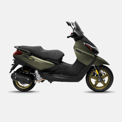 piaggiox7耀夜版摩托车比亚乔byq250t踏板abs猎装绿碳素黑高座790mm全