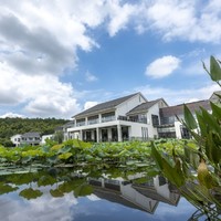 华东首家山谷温泉，夏天可以泡冷泉！苏州环秀晓筑养生度假村 主楼大/双床房1晚套餐（含双早+双人温泉门票+双人鱼疗联票等）