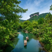 最后13小时：周末端午不加价，低至333/晚清凉避暑推荐！武夷山九曲绿地铂骊酒店 云上复式大床房2-3晚连住套餐（含2大2小早餐+3小时汉服体验+大红袍茶叶等）