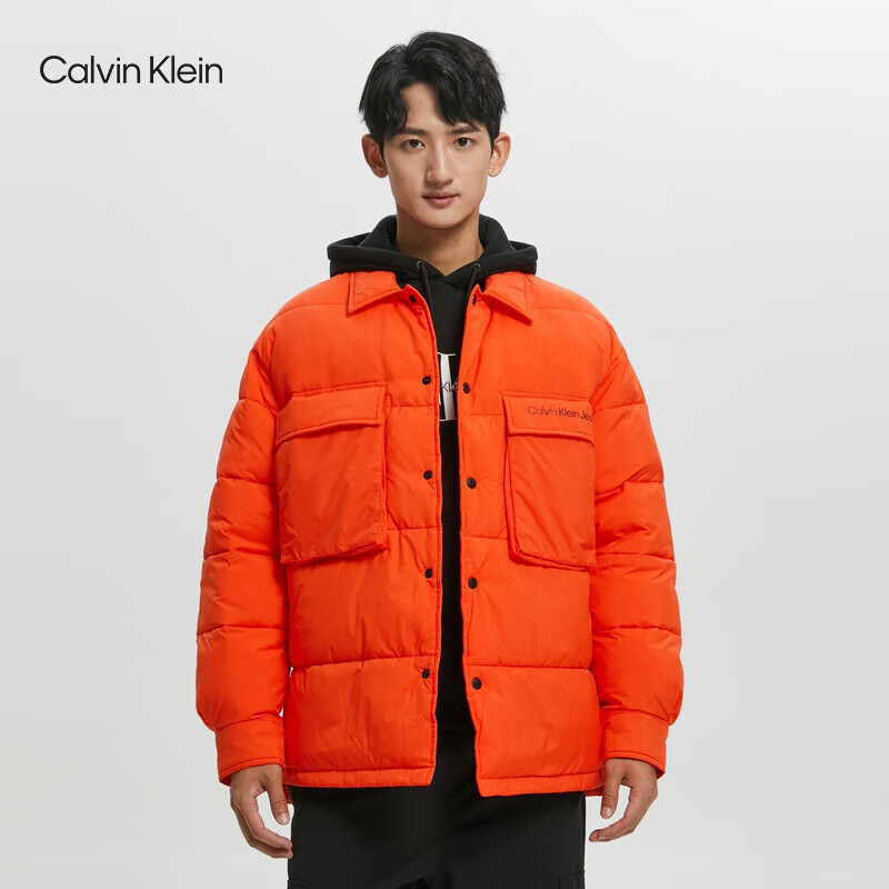 Calvin Klein Jeans秋冬男士通勤印花大口袋按扣翻领棉服外套J322218 S04-桔红色 XXL