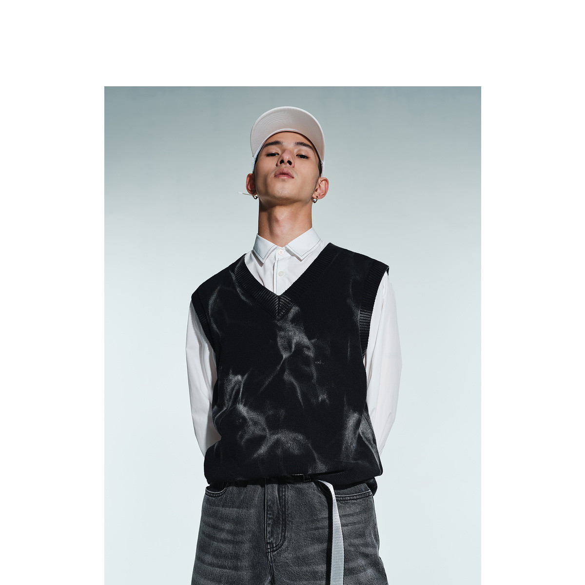 GXG 水洗色字母刺绣V领毛衣