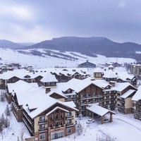 鲁能胜地焕新升级，一价全包式玩乐！长白山美丽汇度假酒店 景观房2-3晚套餐（含2大1小早餐+温泉+滑雪体验+冰钓+亲子娱雪畅玩+儿童俱乐部等超多酒店体验活动）