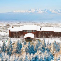 更適合娛雪人群，對滑雪新手也友好！長白山魯能勝地瑞士酒店/美憬閣精選酒店 指定房型1-2晚套餐（含2大1小溫泉+2大1小滑雪及娛雪等）