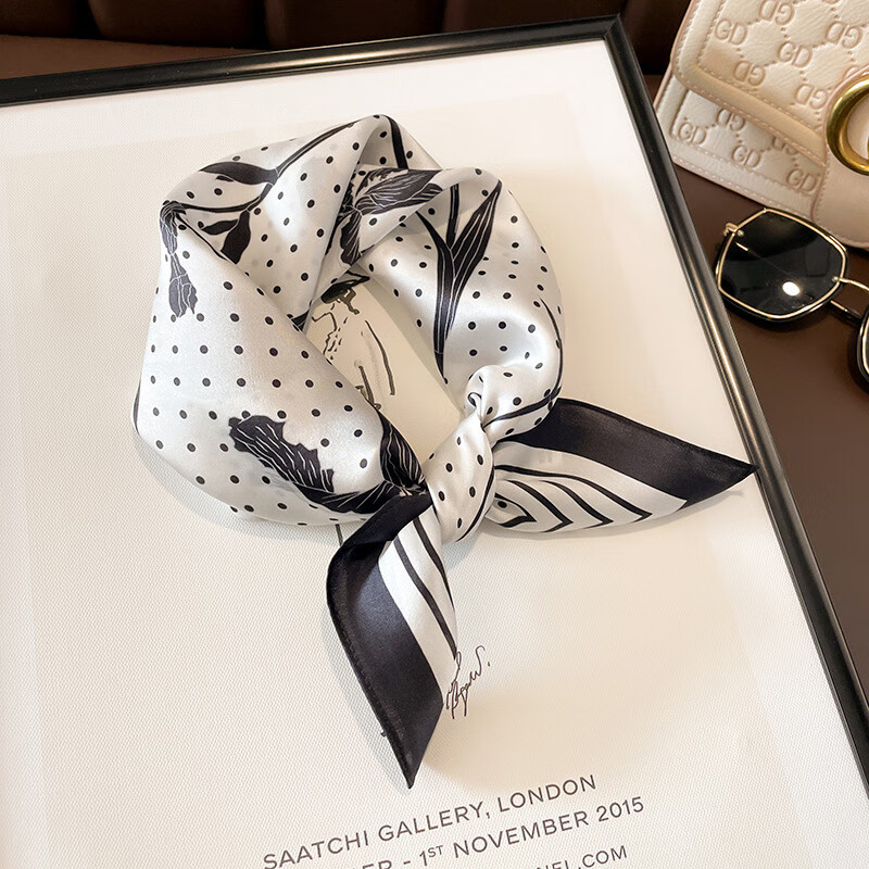 GLO-STORY 丝巾女53cm桑蚕丝小方巾百搭领巾时尚围巾礼盒装WSJ334002 黑色