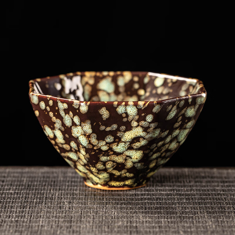泡茶的茶杯 65d93cf8aa6d19576.jpg