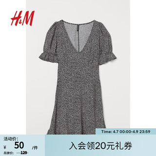H&M 夏季新款女装裙装时尚休闲高腰梭织V领印花连衣裙0829145 黑色/粉色花朵 155/76A (32)