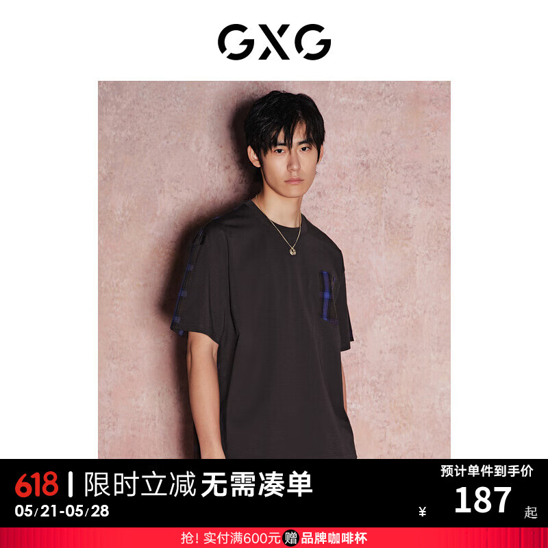 GXG男装    口袋格纹时尚休闲宽松圆领短袖T恤男士上衣24年夏 深咖色 170/M