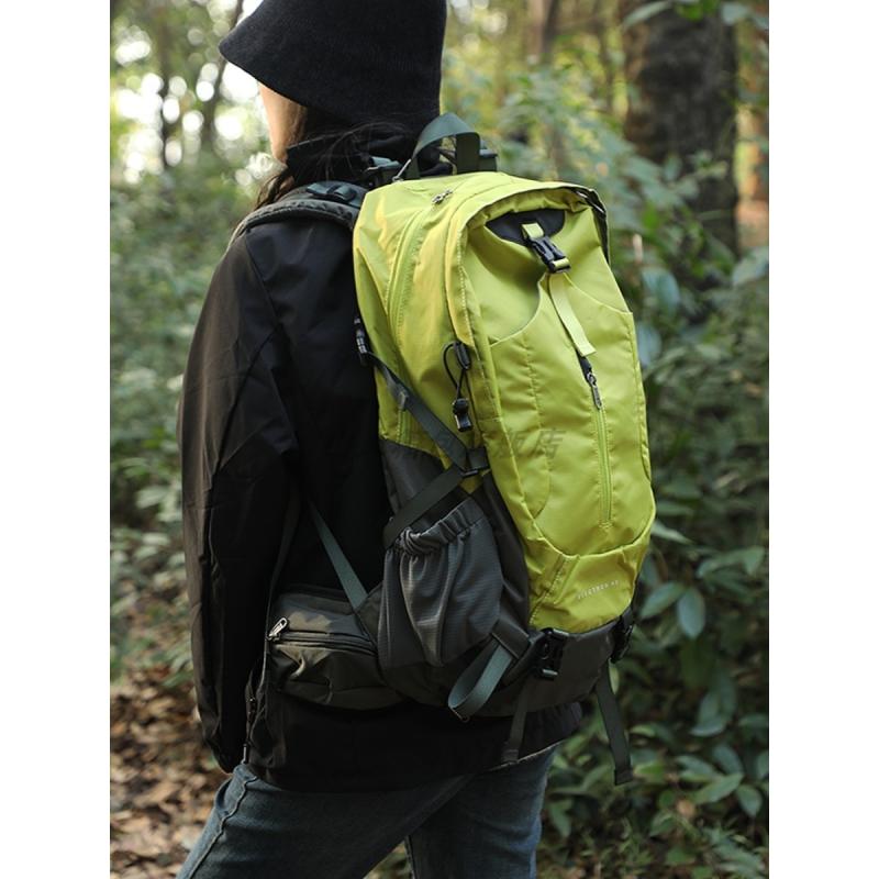 迪卡侬户外徒步登山背包轻便双肩包专业轻量化大容量旅行防水