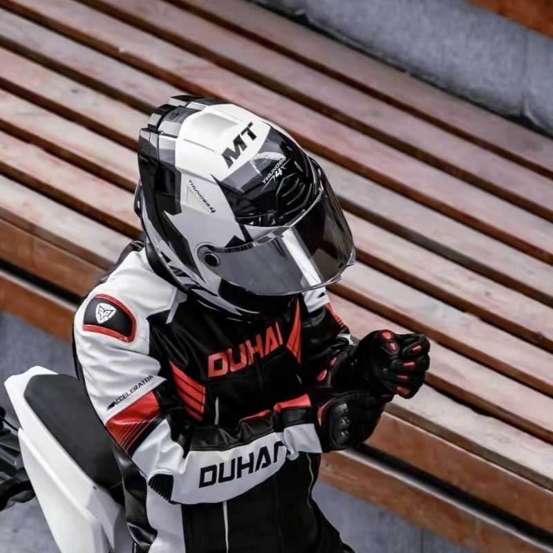 西班牙MT头盔雷神4全盔摩托车男女大尾翼赛机车夏季骑行四季