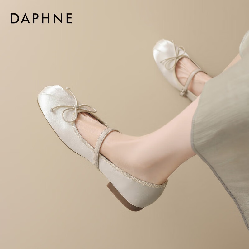 达芙妮（DAPHNE）优雅方头舒适低跟女士单鞋国风复古褶皱玛丽珍时尚百搭单鞋女 米色 39