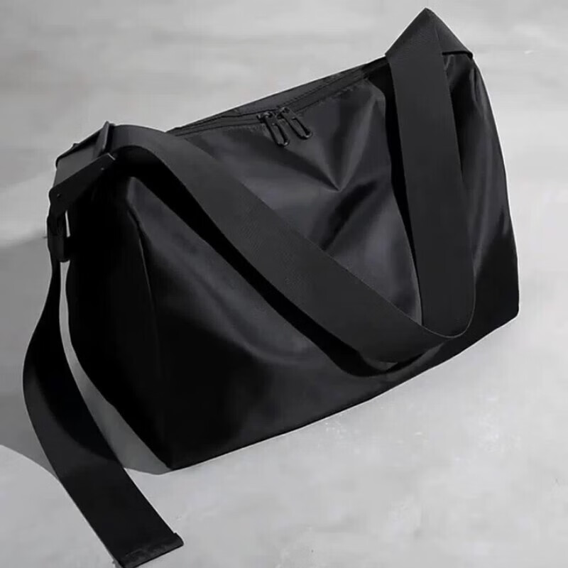 米徒户外背包男士单肩包轻便运动休闲包防泼水大容量旅行斜挎包 黑色