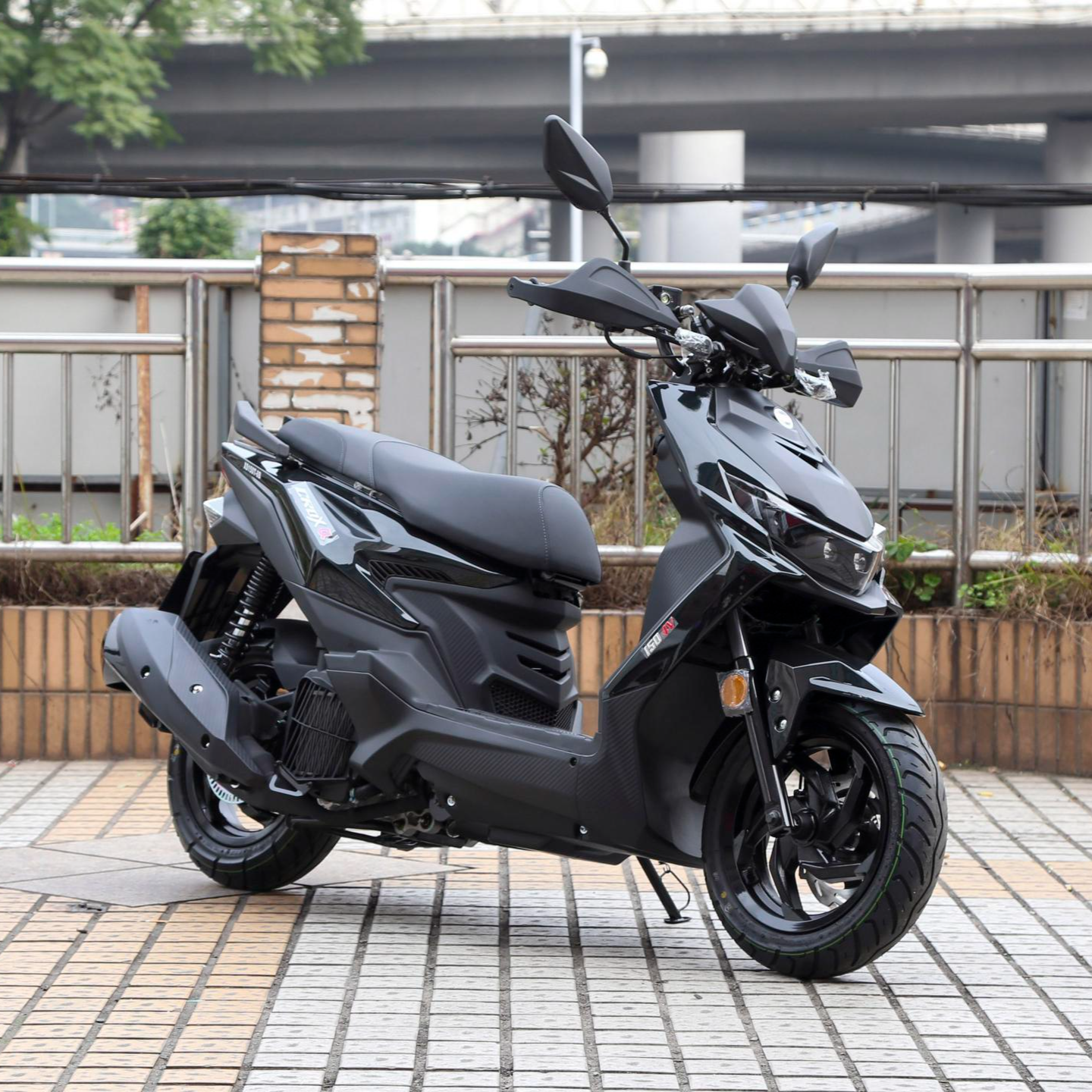 SYM三阳CROX轻便踏板车150cc 单缸 水冷两轮摩托车