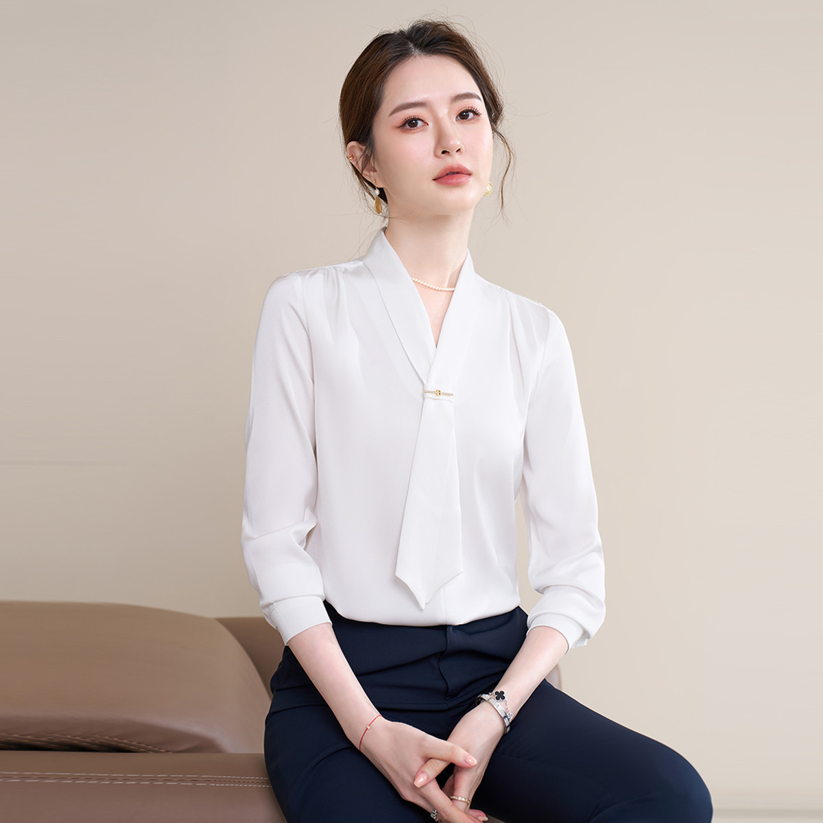 春秋款时尚女式简约气质长袖衬衫上衣商务通勤高级感衬衣