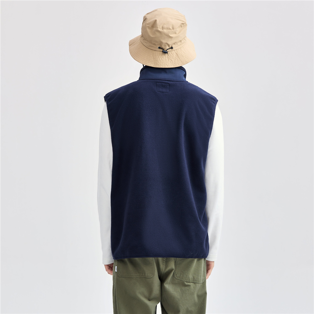 佐丹奴抓绒衣男摇粒绒马甲字母刺绣拼色立领背心外套13074810