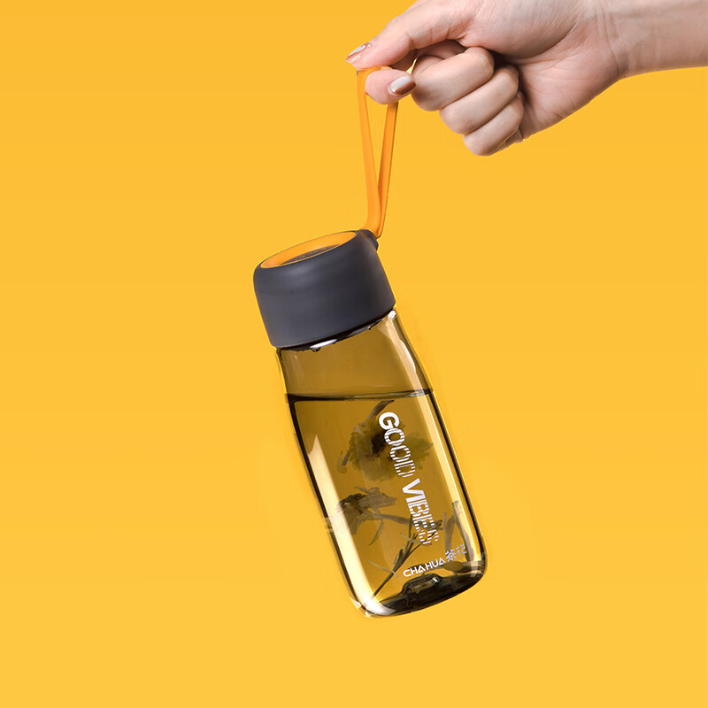 茶花 CHAHUA塑料运动水杯防摔防漏加厚户外运动水壶带茶隔便携男女塑料杯子 【环彩随行杯 520ml】粉色提带