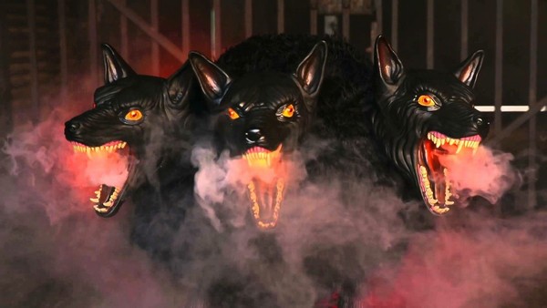 奇葩物：Spirit Halloween 地狱三头犬 雾化加湿器