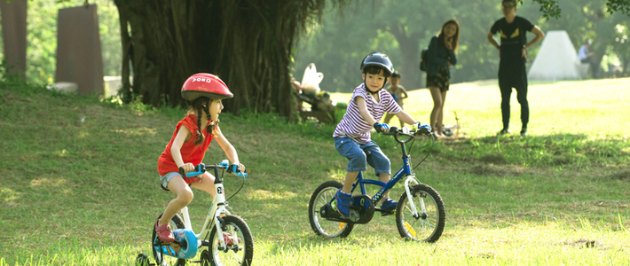  帅气出街从小就是有车族儿童出游代步车推荐