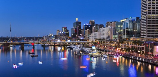 澳大利亚悉尼灯光音乐节游船之旅（3小时游船+1小时世界级歌舞表演+三道式晚餐）