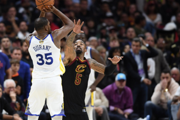 NBA 总决赛 G3:金州勇士逆转夺取赛点 ,杜兰特