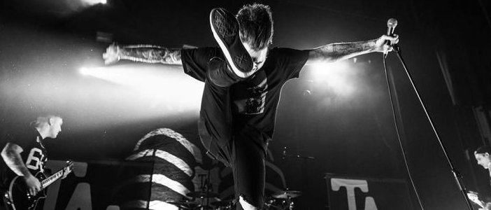  跟潮流没有一点关系！盘点摇滚乐手最爱的帆布鞋