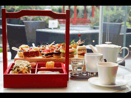 在法式酒店喝花园下午茶！定制餐具、15种甜品、小桥流水风景嗲！