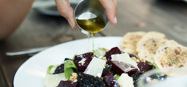 食用油还能美肤？ “液体黄金”橄榄油避坑指南