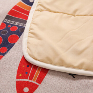 迎馨家纺 时尚个性创意抱枕被 两用折叠被抱枕盖被 汽车办公室午休被 白底鱼