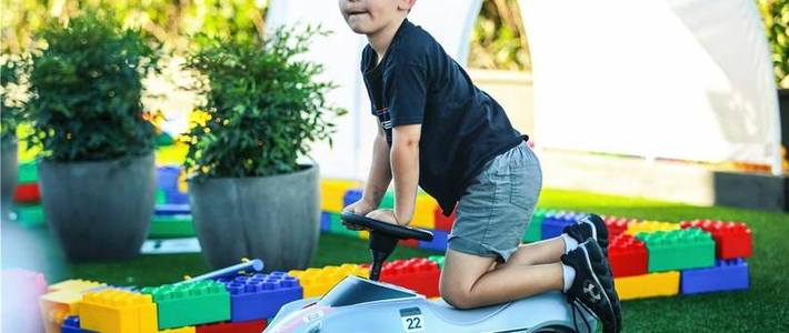  小小驾驶员上线看看你家宝贝有多少辆车