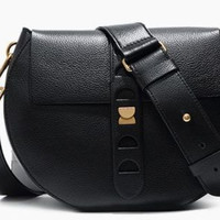 COCCINELLE 女士半月形宽肩带单肩斜挎包