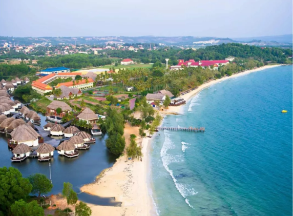 这座还未被过度开发的海滨城市，一度是柬埔寨王室的私人度假圣地