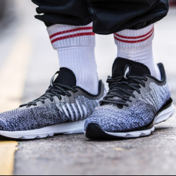 双11预售lining李宁超轻十三代男子跑鞋