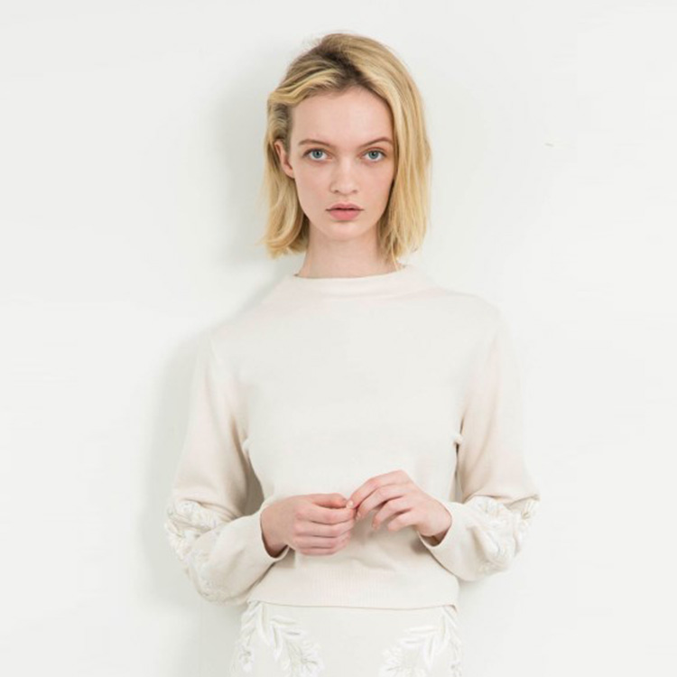 snidel SWNT164107 女士圆领刺绣花纹针织上衣 灰色 均码