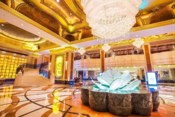 无限次畅泡58个主题温泉！藏于湖光山色里的欧式城堡 金华浦江仙华檀宫名人度假酒店1晚套餐