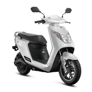 新大洲本田h1电动踏板车大鲨白