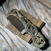 周广胜 绿檀雕花木梳子 原木色