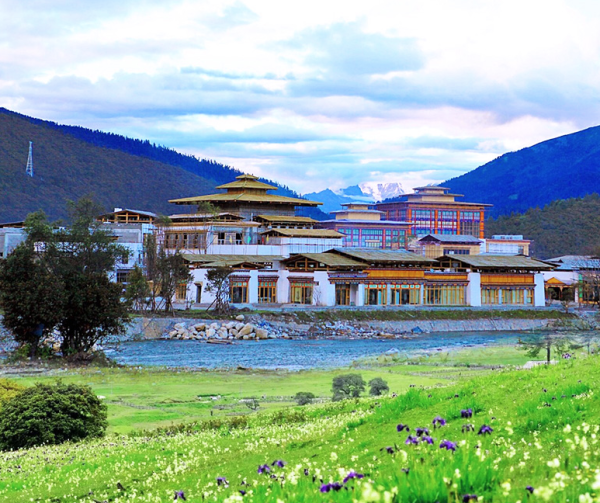 藏式度假体验西藏林芝鲁朗恒大酒店1晚套餐含早餐晚餐鲁朗门票