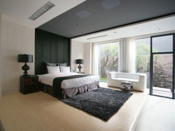 酒店特惠:一户一车库,无需下车便可check in!宁