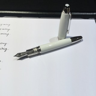 MONT BLANC 万宝龙 颂赞勃朗峰 146 钢笔 (F尖、白色)