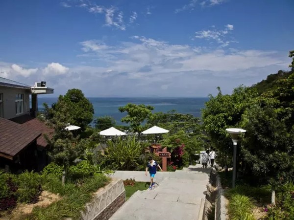 住面朝大海的山林间，享私人沙滩、温泉！深圳皇庭柚柑湾度假酒店1晚套餐