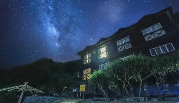 住面朝大海的山林间，享私人沙滩、温泉！深圳皇庭柚柑湾度假酒店1晚套餐