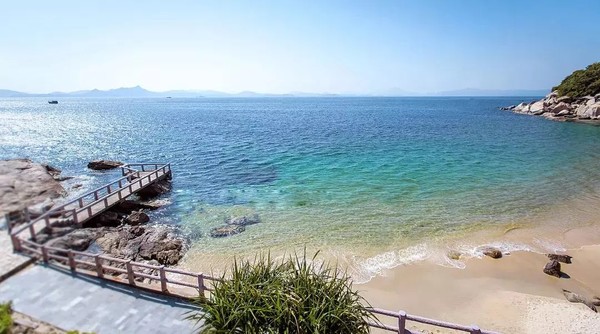 住面朝大海的山林间，享私人沙滩、温泉！深圳皇庭柚柑湾度假酒店1晚套餐