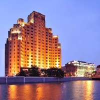 酒店特惠：外滩传奇酒店，坐拥外滩风景线！上海大厦酒店1晚套餐（含双人自助早+晚餐）