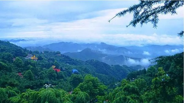 浙江莫干山德蓝君亭酒店 豪华大/双床房1晚（含双早+2人份下午茶+迷你吧等）